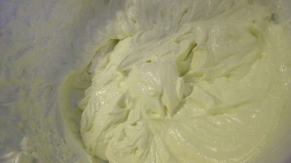 два торта клубника под облаками и клубника в сметане