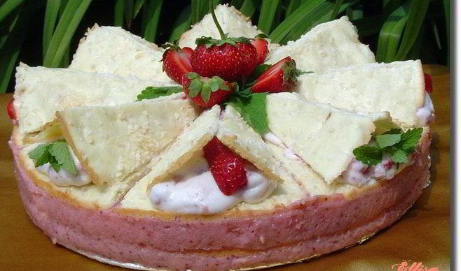 Клубнично-кокосовый торт