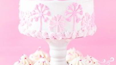 Клубничный торт с шоколадным кремом и глазурью