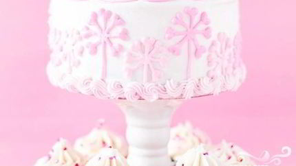 Клубничный торт с шоколадным кремом и глазурью