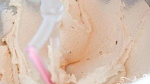 клубничный торт с шоколадным кремом и глазурью