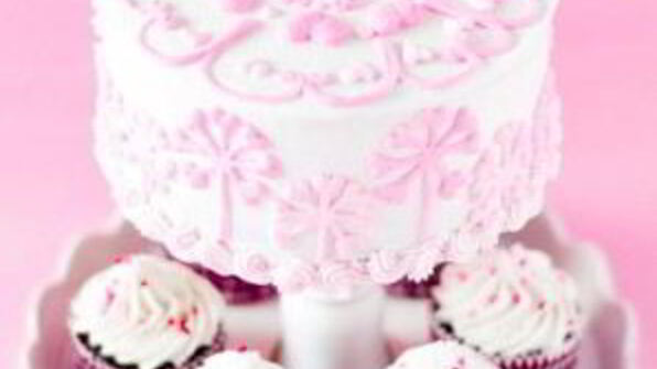 клубничный торт с шоколадным кремом и глазурью