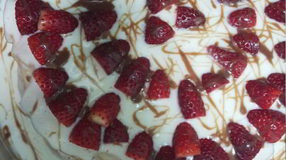 Клубничный торт со сметанным кремом