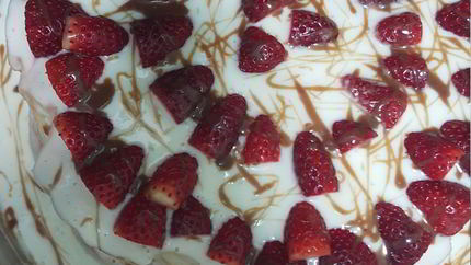 Клубничный торт со сметанным кремом