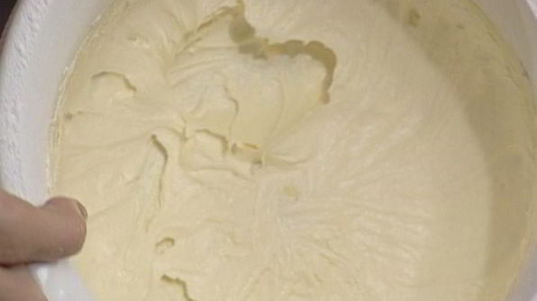 ореховый торт со сливами