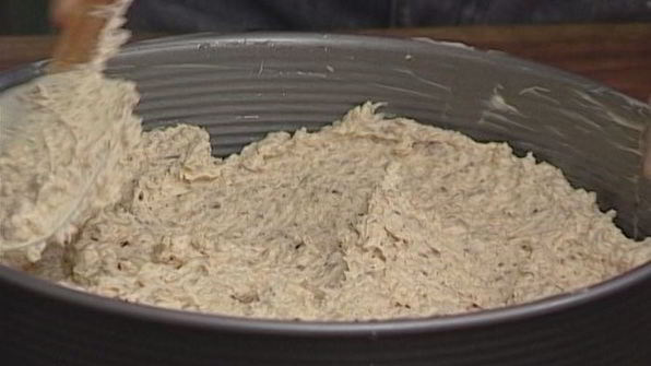 ореховый торт со сливами