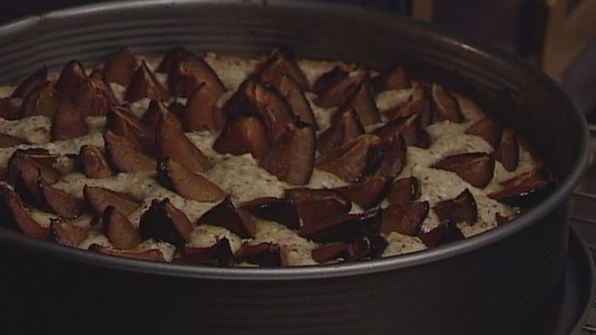 ореховый торт со сливами