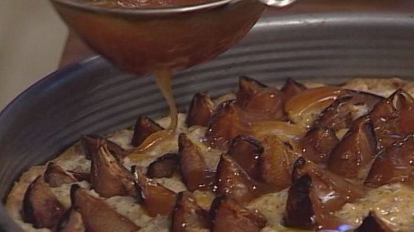 ореховый торт со сливами