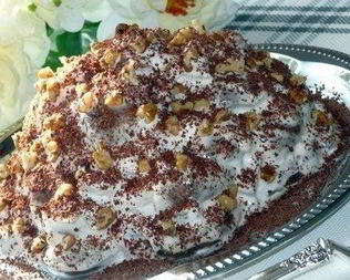 Шоколадный пряничный торт с ананасом