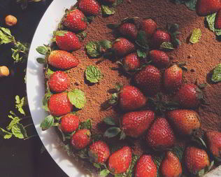 Шоколадный сыроедческий торт