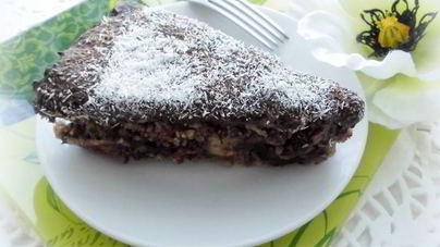 Шоколадный торт с бананами