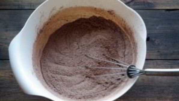 шоколадный торт с голубикой