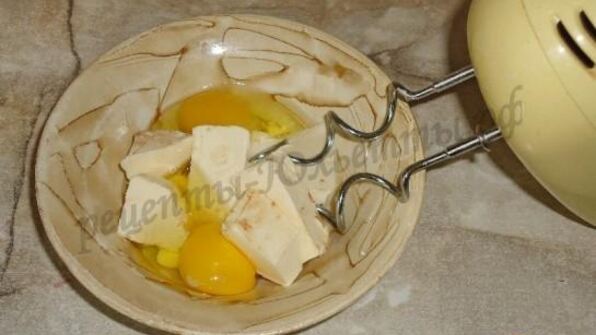 шоколадный торт с вишней и сливками