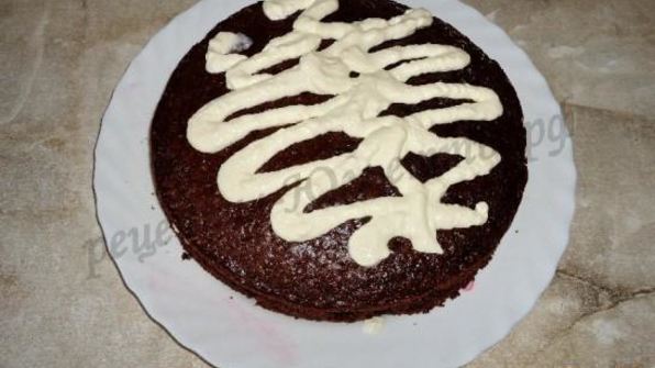 шоколадный торт с вишней и сливками