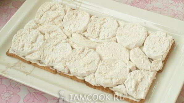 торт без выпечки из печенья и зефира