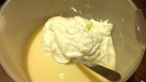 торт йогуртовый с фруктами