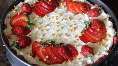 Торт Халва и клубника без выпечки