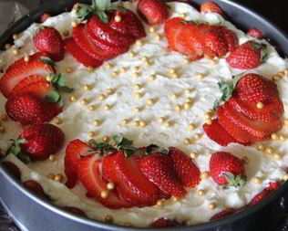 Торт Халва и клубника без выпечки