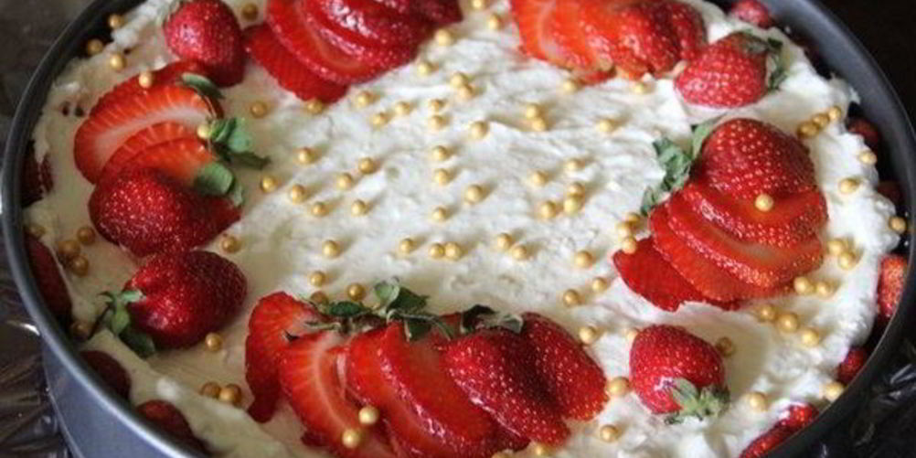 Рецепт торт халва и клубника без выпечки