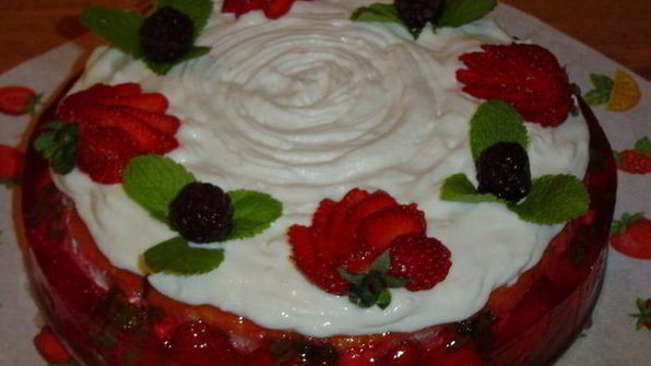 торт клубничка