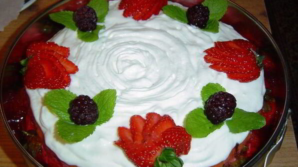 торт клубничка