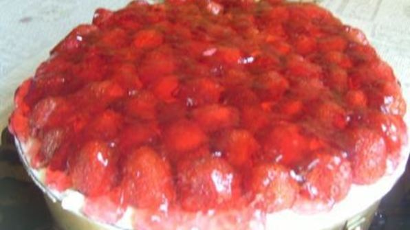 торт клубничный восторг