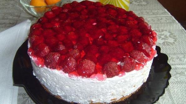 торт клубничный восторг