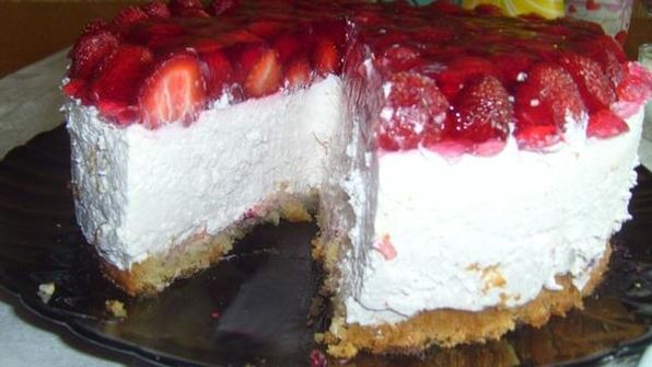 торт клубничный восторг