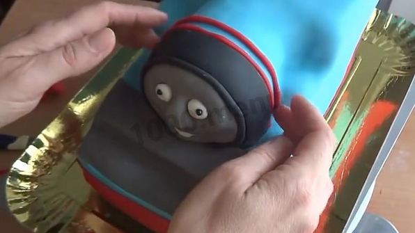 торт паровозик томас