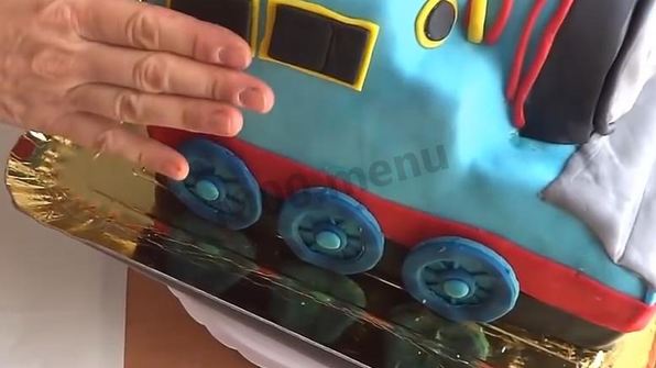 торт паровозик томас