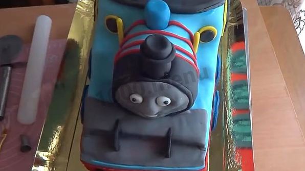 торт паровозик томас