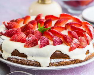 Заварной торт с клубникой