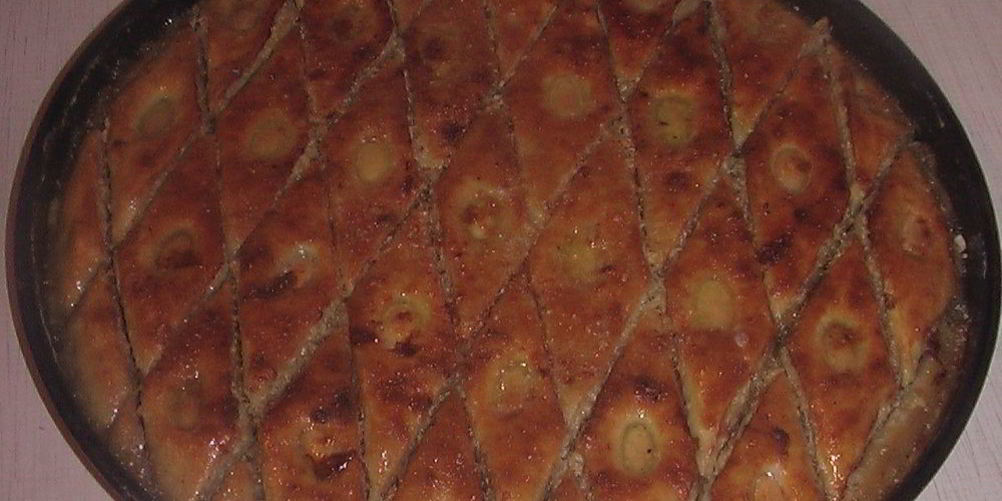 Рецепт трехцветная пахлава из миндаля, фисташек и грецких орехов