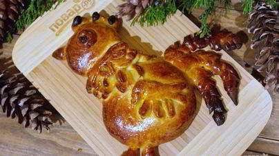 Выпечка в виде петуха