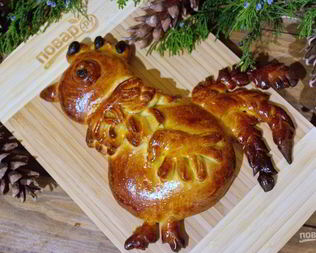 Выпечка в виде петуха