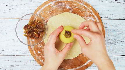 Яблоки в тесте