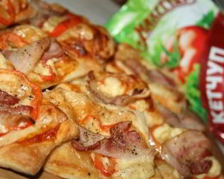 Закусочные слойки с беконом