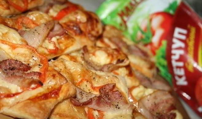 Закусочные слойки с беконом