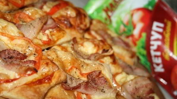 закусочные слойки с беконом