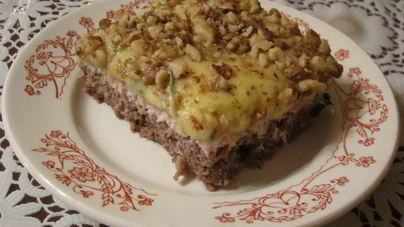Двухслойная мясная запеканка с грецкими орехами