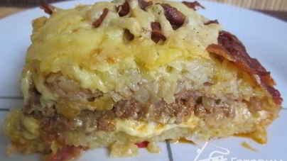 Картофельно-мясная запеканка с беконом и сыром