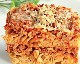 Макаронная запеканка со свининой и миндалем