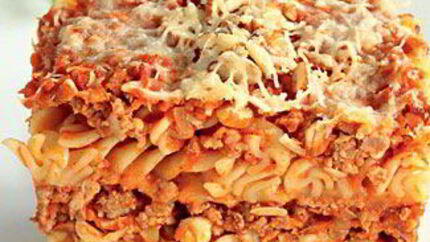 Макаронная запеканка со свининой и миндалем