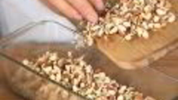 макаронная запеканка со свининой и миндалем