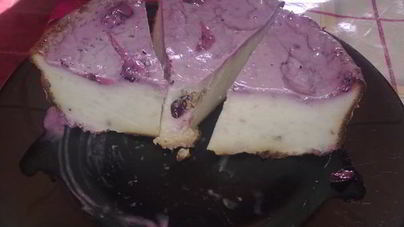 Сметанная запеканка-суфле с черничным соусом