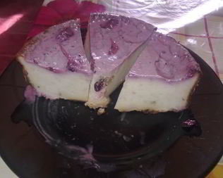 Сметанная запеканка-суфле с черничным соусом