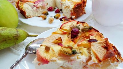 Творожная запеканка с нектарином и яблоком