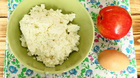 творожная запеканка с яблоком в микроволновке