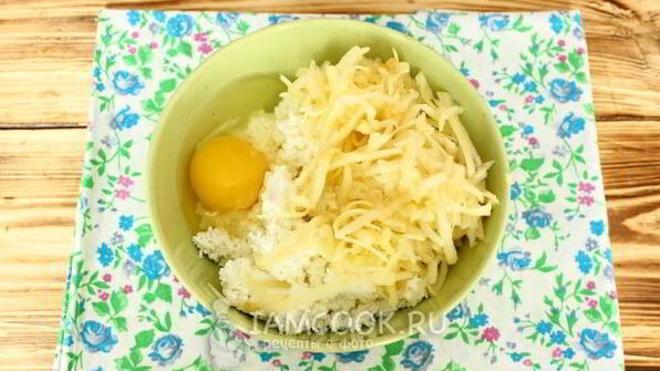 творожная запеканка с яблоком в микроволновке