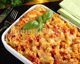 Запеканка из макарон с курицей и сыром